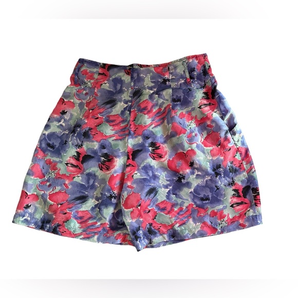 100% silk shorts in watercolor effect floral pattern in pink, indigo and green - Picture 4 of 9